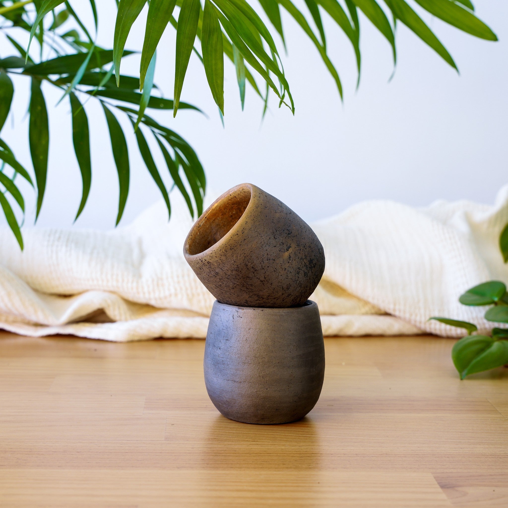 Burnt Ceramic Copita by Ana Beatriz Martínez - Wool+Clay