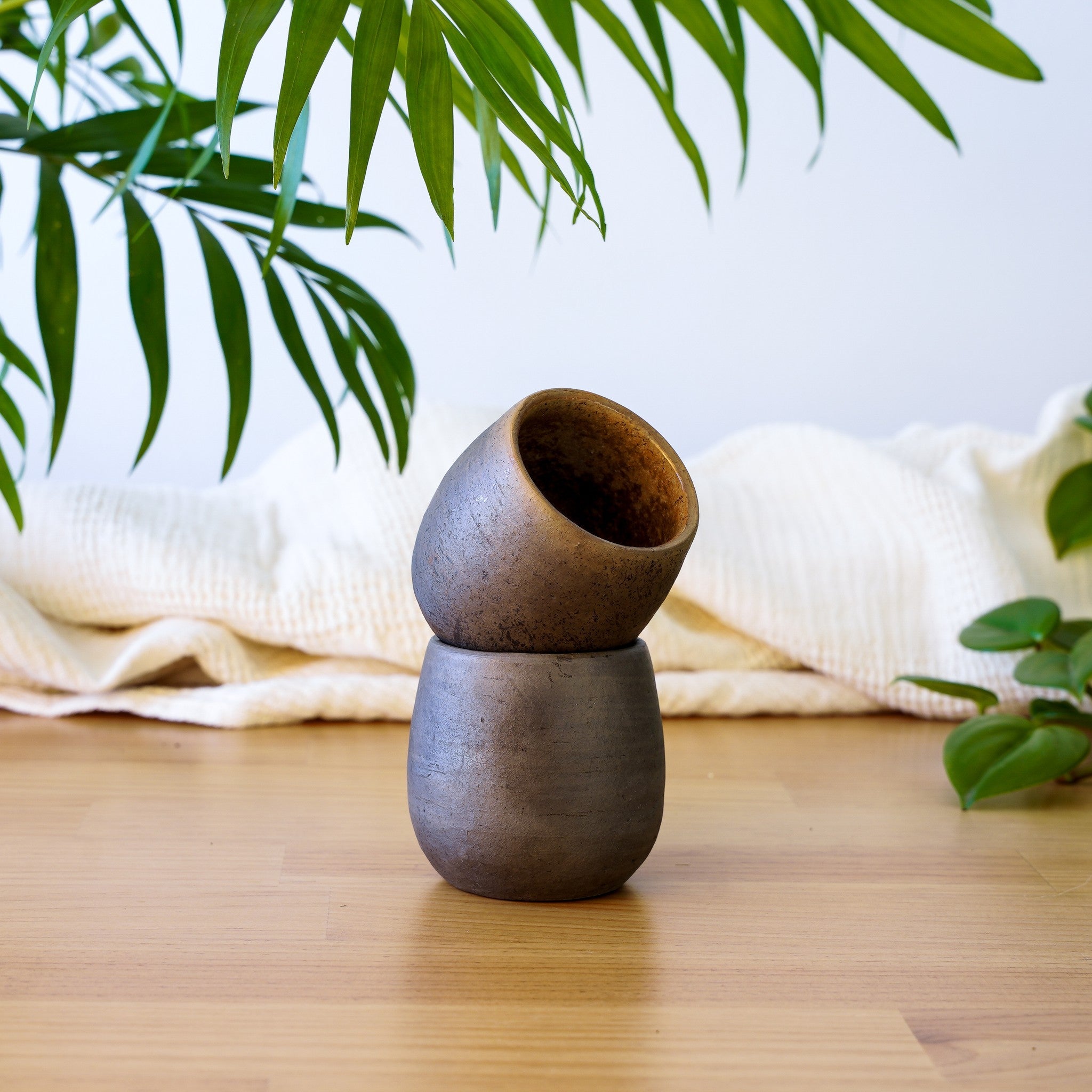 Burnt Ceramic Copita by Ana Beatriz Martínez - Wool+Clay