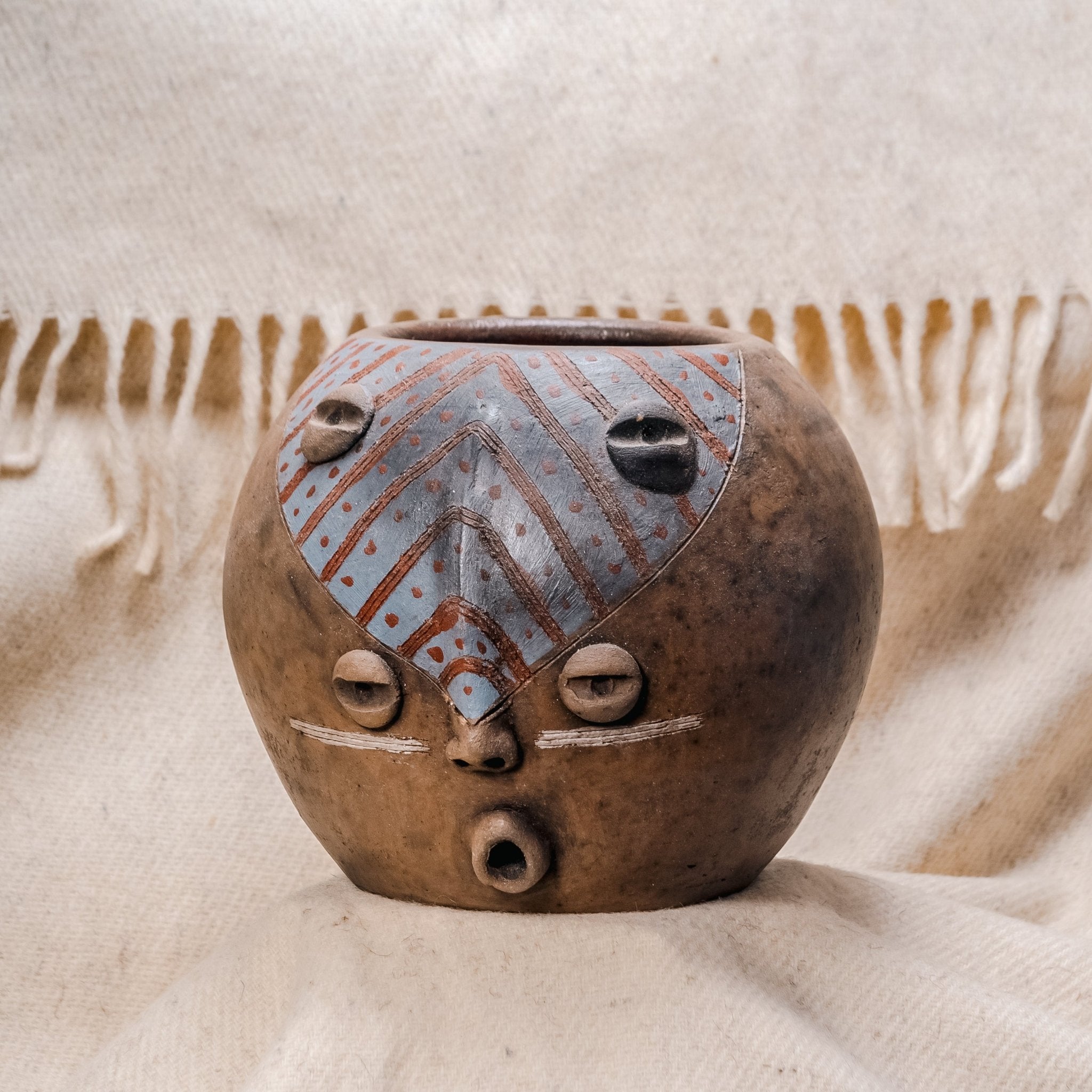 The Knowing Vase by Leticia Blanco & Fernando Peguero - Wool+Clay